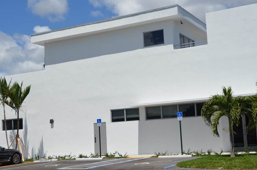 More Photos Of 520 S Dixie Hwy, Hallandale Beach Warehouse For Lease