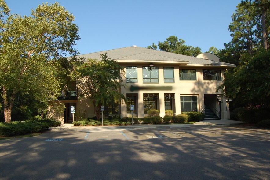 More Photos Of 5 Dunmore Ct, Hilton Head Office Residential For Sale