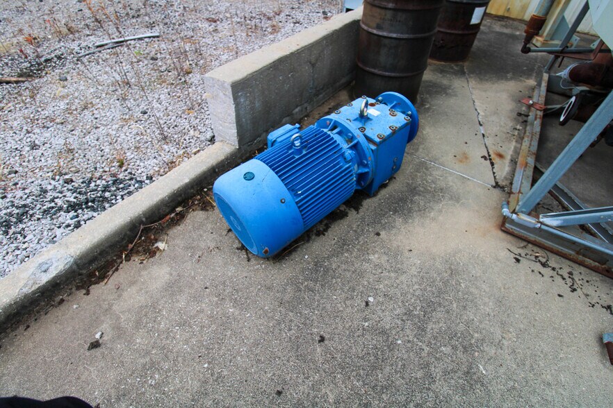 More Photos Of 7350 IL-111, South Roxana Specialty For Sale