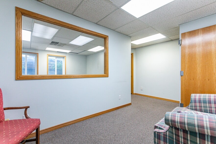 More Photos Of 9853 S 700 E, Sandy Office For Lease