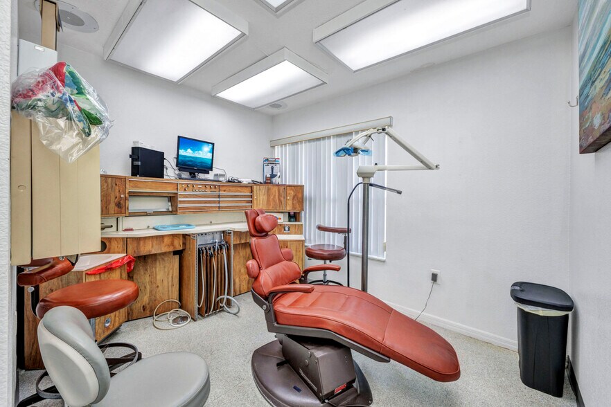 More Photos Of 3417 Tamiami Trl, Port Charlotte Medical For Lease