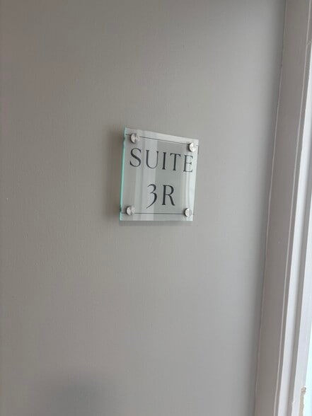 More Photos Of 1004 Reisterstown Rd, Pikesville Storefront Retail Office For Lease