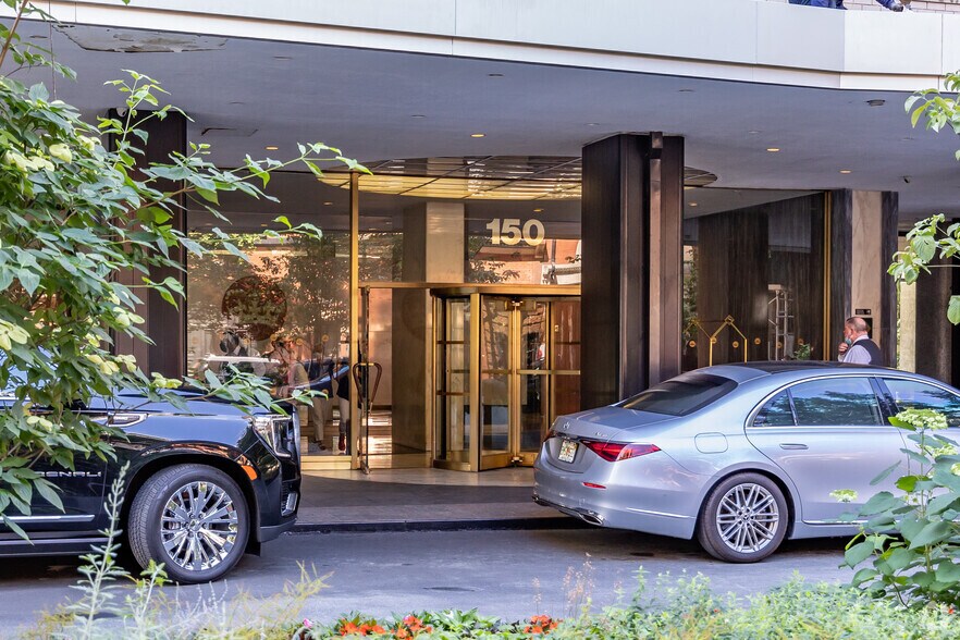 More Photos Of 150 E 69th St, New York Apartments For Lease