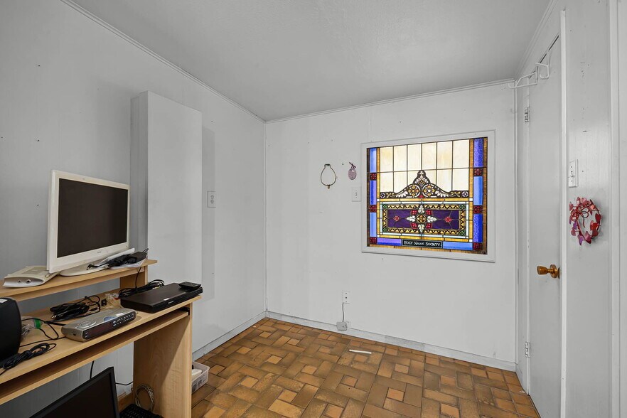 More Photos Of 633 S Castell Ave, New Braunfels Office Residential For Sale