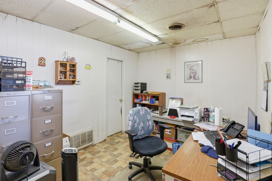 More Photos Of 3616-3618 Dividend Dr, Garland Manufacturing For Sale