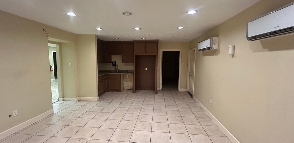 More Photos Of 6741 Satsuma Dr, Houston Warehouse For Sale