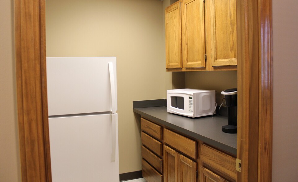 More Photos Of 10570-10574 Ravenna Rd, Twinsburg Office For Lease