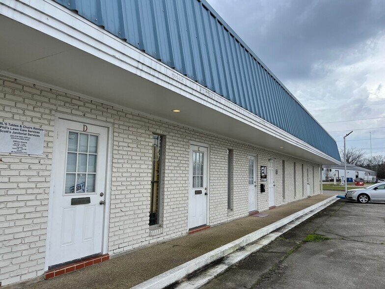 More Photos Of 2032 Wooddale Blvd, Baton Rouge Office For Lease