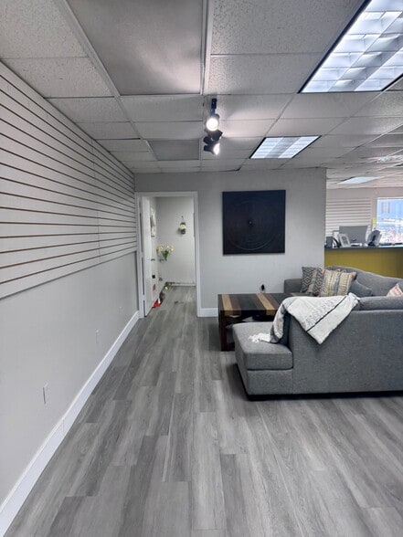 More Photos Of 6134 Taylor Rd, Naples Warehouse For Lease