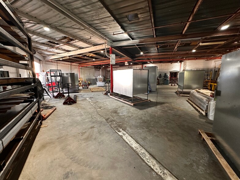 More Photos Of 1525 Magoffin Ave, El Paso Warehouse For Sale