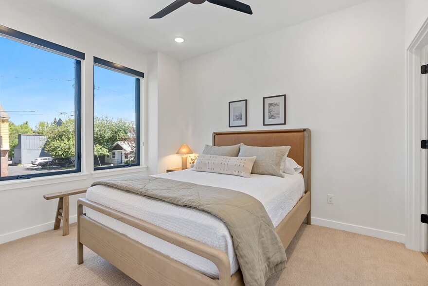 More Photos Of 127 NW Broadway St, Bend Apartments For Sale