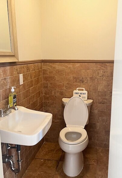 More Photos Of 405-407 Gates Ave, Brooklyn Loft Creative Space For Lease