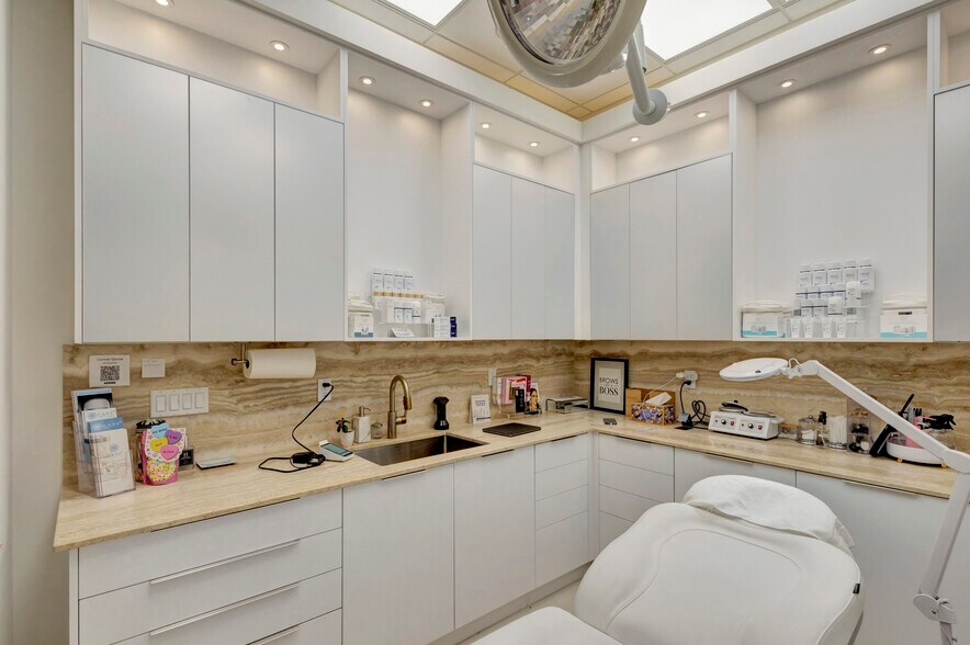 More Photos Of 2151 S Alternate A1A Hwy, Jupiter Medical For Sale