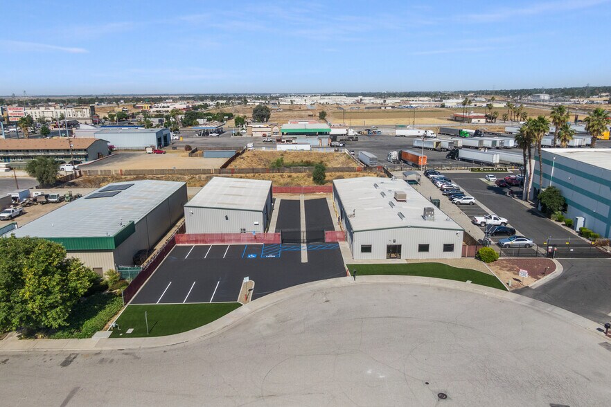 More Photos Of 138 Coremark Ct, Bakersfield Service For Lease