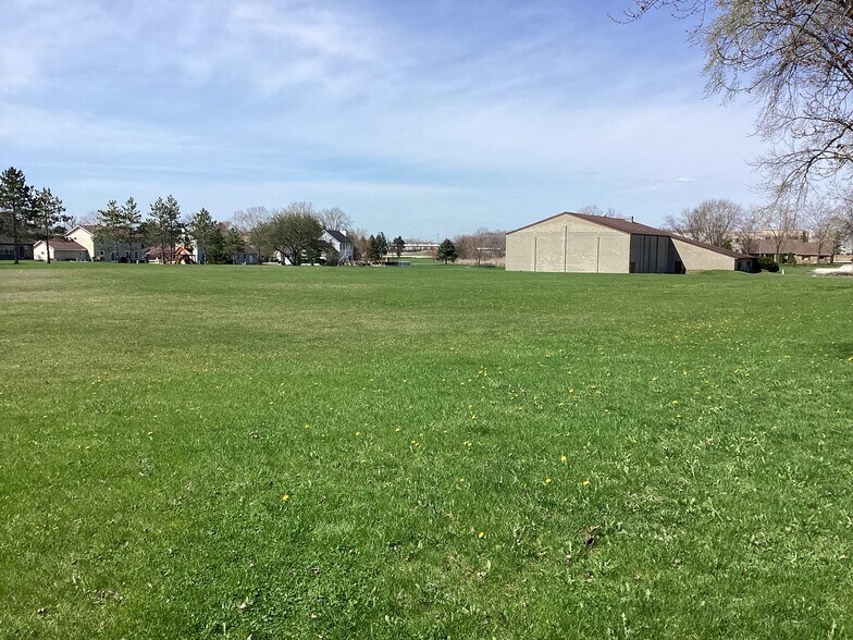 More Photos Of 2525 Oakwood Rd, Oak Creek Schools For Sale