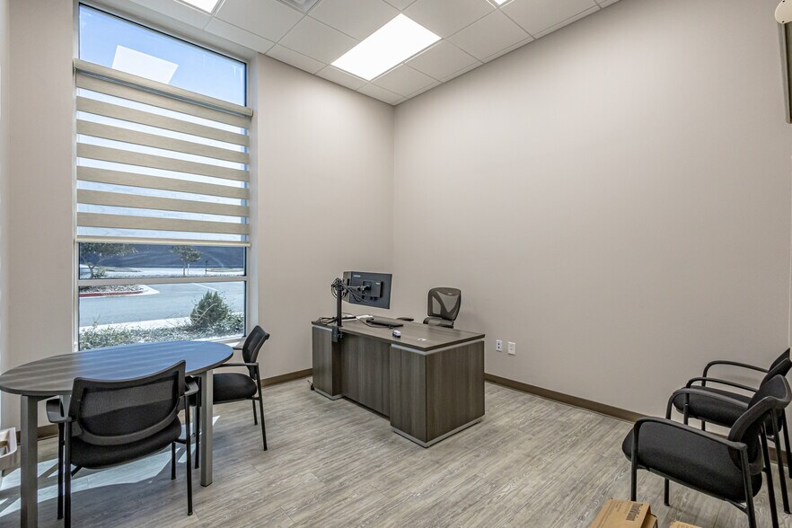 More Photos Of 14002 Mercury Dr, Laredo Warehouse For Lease