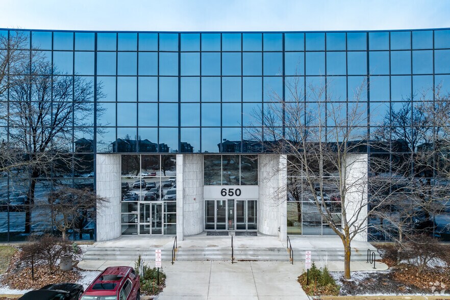 More Photos Of 650 E Algonquin Rd, Schaumburg Office For Lease