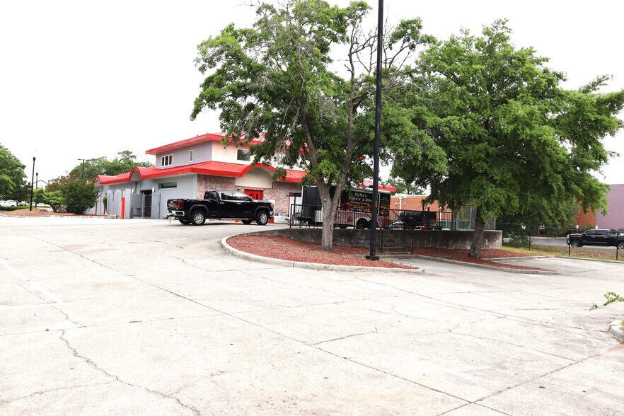 More Photos Of 8232 Market St, Wilmington Freestanding For Sale