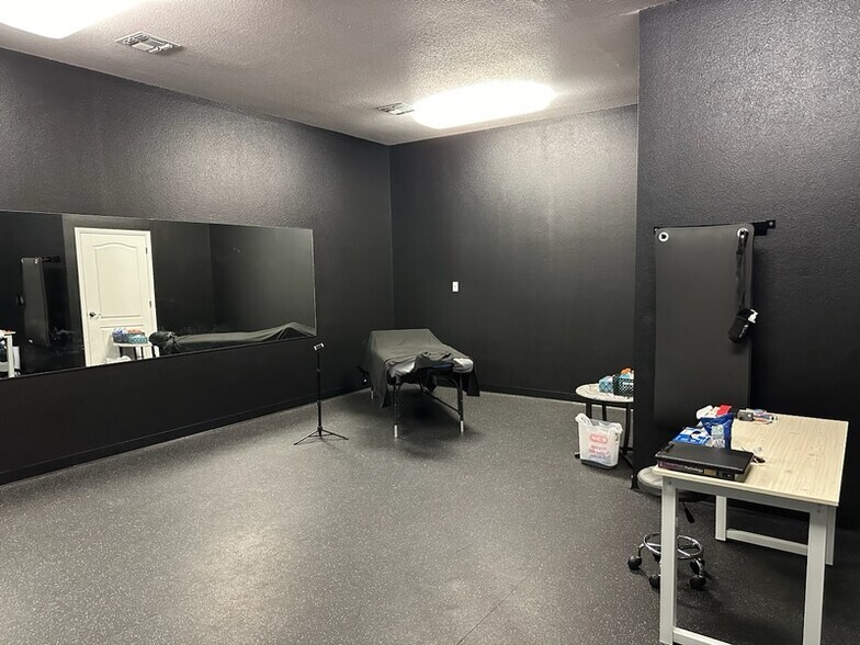 More Photos Of 2420 Bob White Dr, Granbury Specialty For Lease