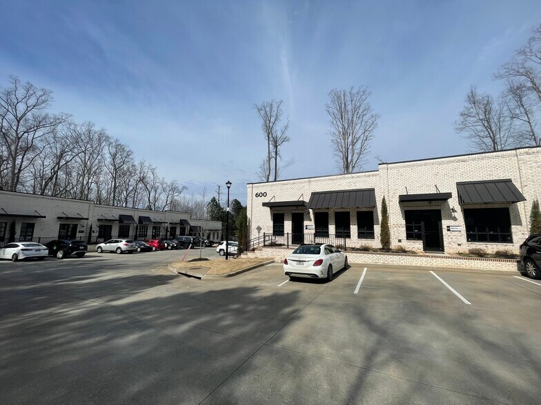 More Photos Of 6110 McFarland Station Dr, Alpharetta Medical For Lease