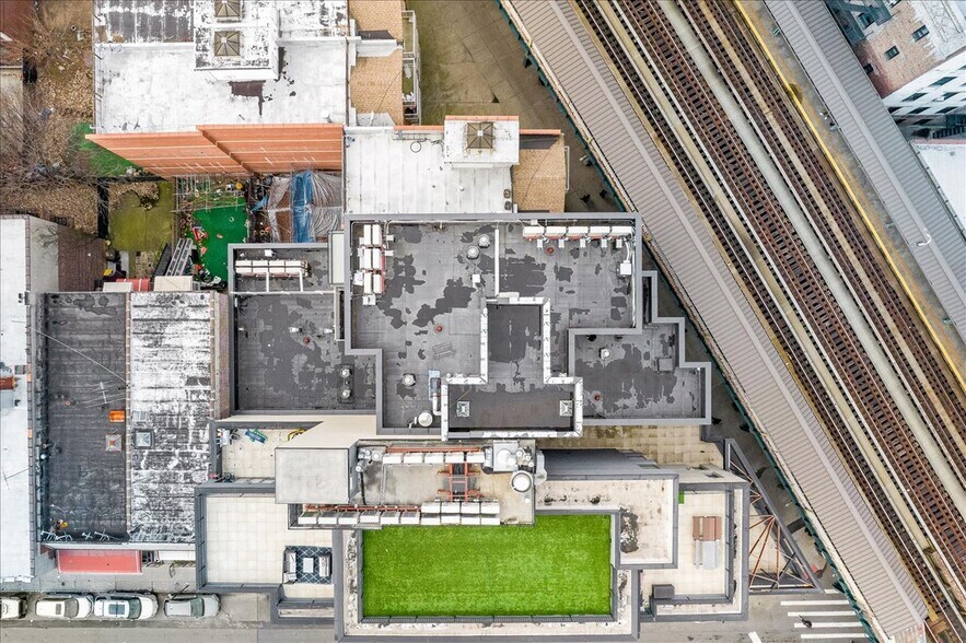 More Photos Of 5216 Roosevelt Ave, Woodside Multifamily For Sale