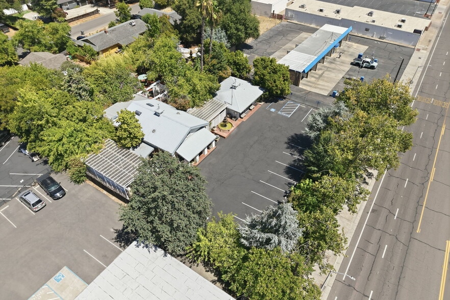 More Photos Of 870 Hartnell Ave, Redding Garden Center For Sale