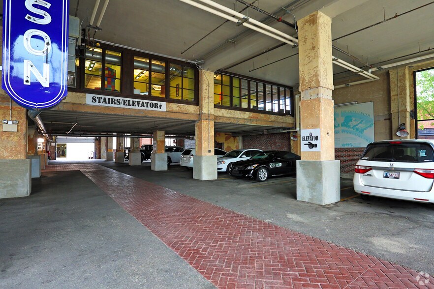 More Photos Of 825 N Broadway Ave, Oklahoma City Office For Lease