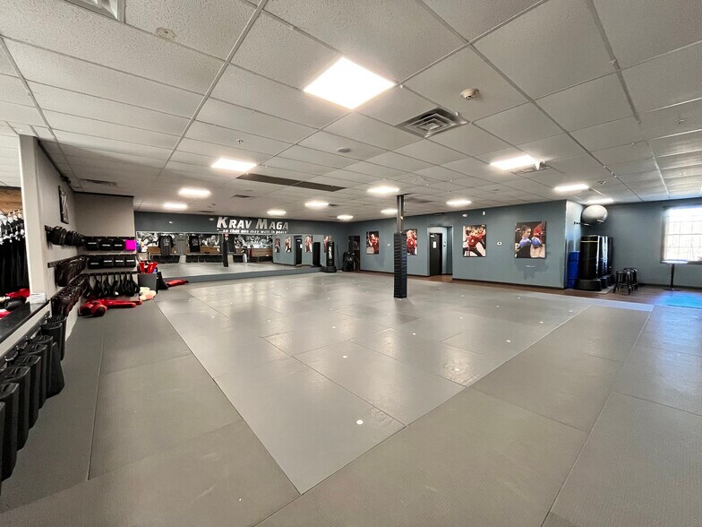 More Photos Of 75 W Main St, Northborough Freestanding For Lease