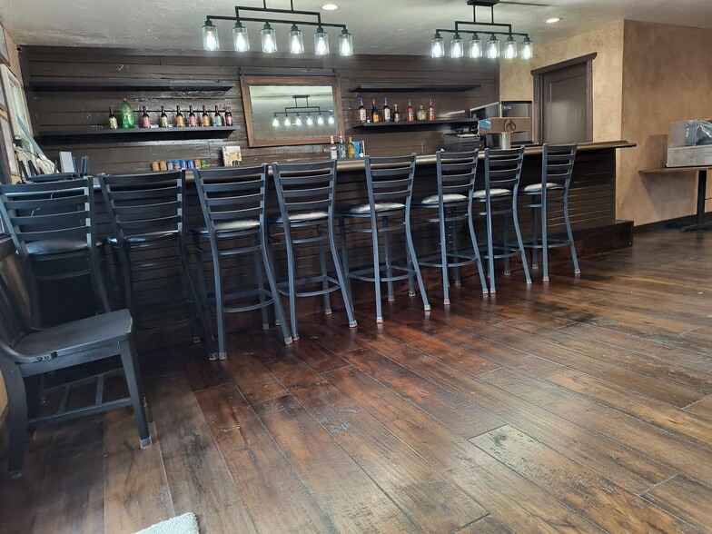 More Photos Of 204 S Coeur D Alene Ave, Harrison Restaurant For Sale