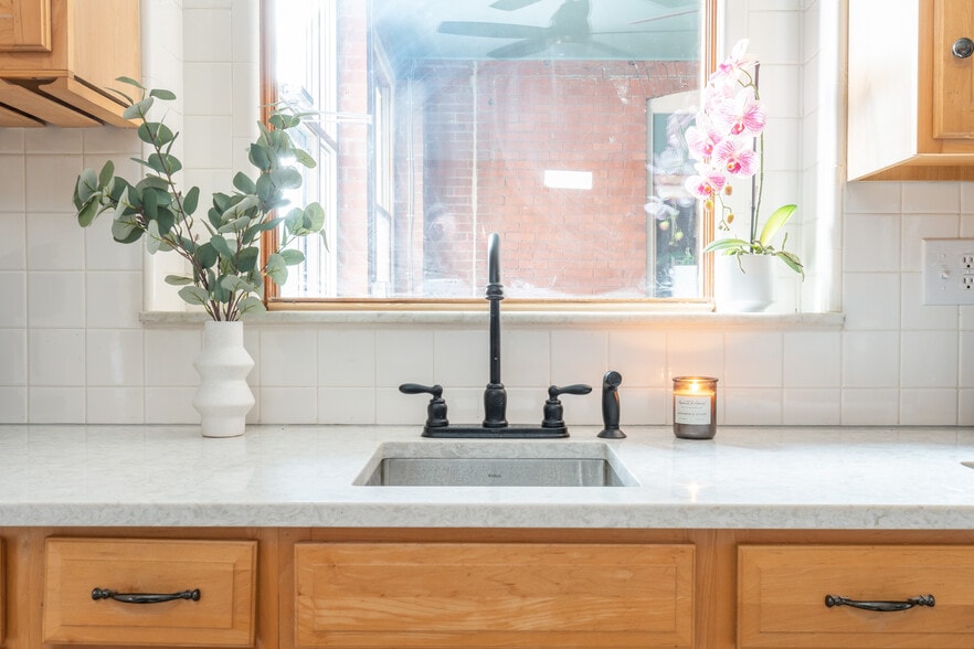 More Photos Of 124 E Abbott St, Lansford Specialty For Sale