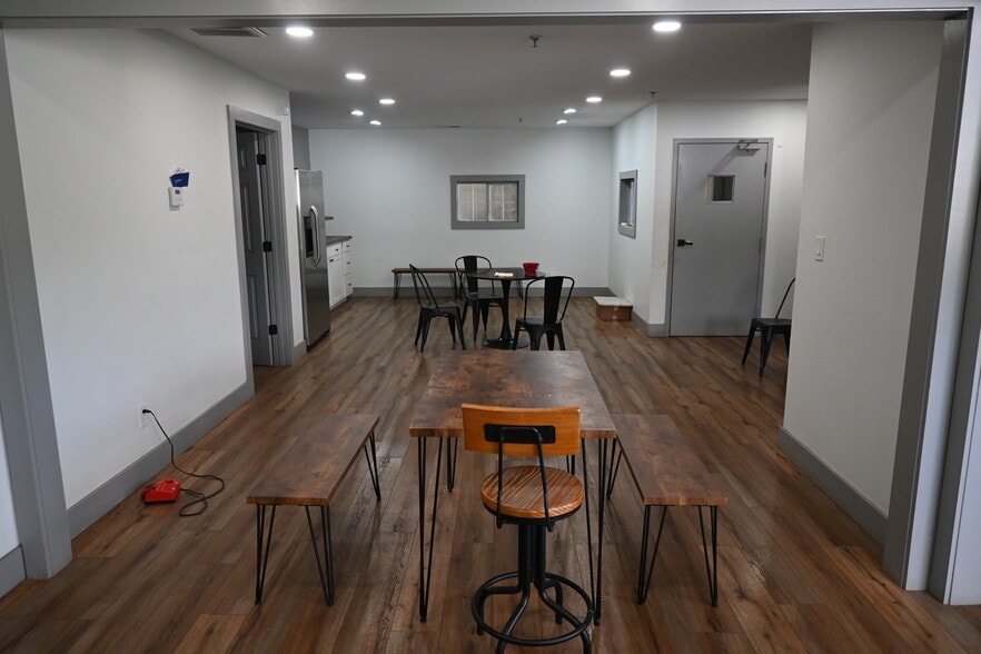 More Photos Of 9147 Old Atlanta Hwy, Covington Warehouse For Lease