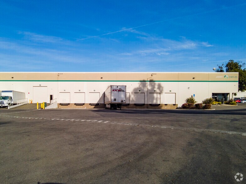 More Photos Of 2301-2305 Lincoln Ave, Hayward Warehouse For Lease
