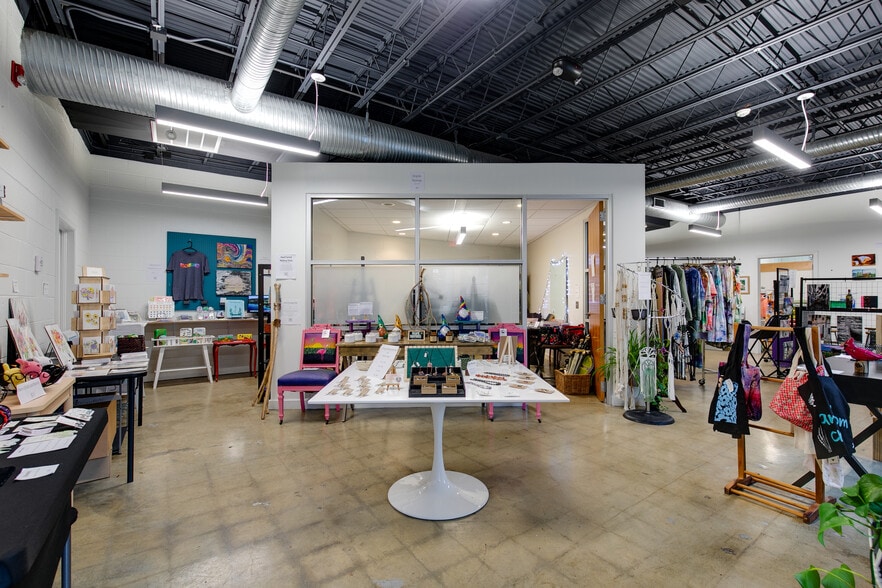 More Photos Of 3310 W Clay St, Richmond Showroom For Lease