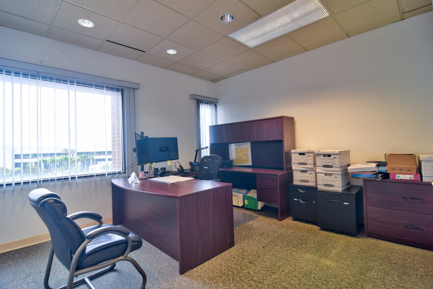 More Photos Of 1150 Cleveland St, Clearwater Office For Lease