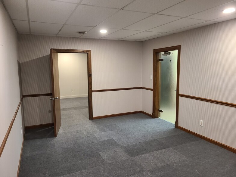 More Photos Of 2701-2709 Washington ave, Evansville Office For Sale