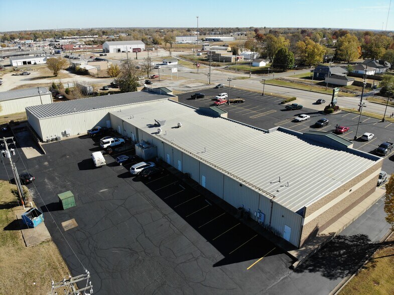 Primary Photo Of 2207 W 7th St, Joplin General Retail For Sale