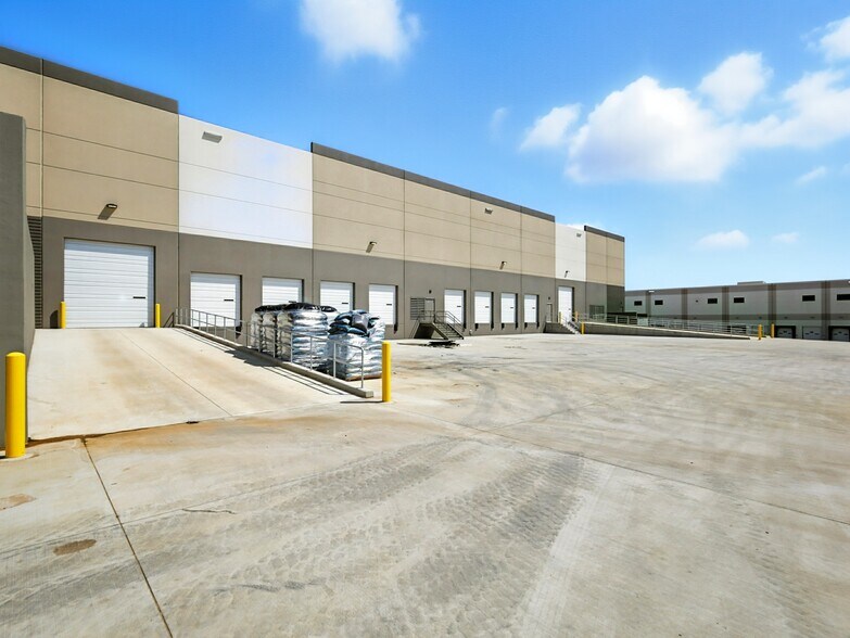 More Photos Of Lakeside & Gerault Pky, Flower Mound Unknown For Lease