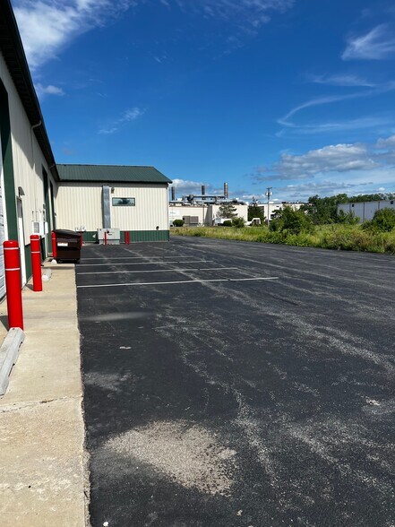 More Photos Of 275-291 Westmeadow Pl, Lowell Light Manufacturing For Lease