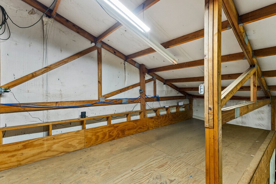 More Photos Of 17490 US Highway 69 S, Tyler Showroom For Sale