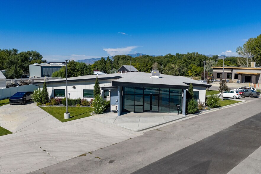 More Photos Of 877 N 100 E, Lehi Office For Sale