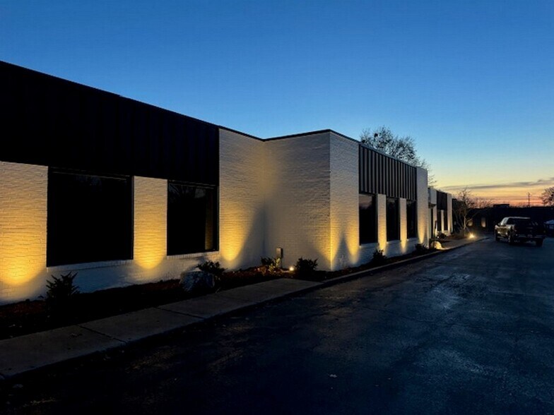 More Photos Of 620 S IL Route 31, Mchenry Office For Lease