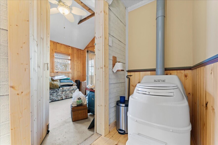 More Photos Of 517 Milwaukee St, Kewaunee General Retail For Sale