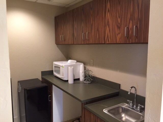 More Photos Of 2800-2828 W Country Club Dr, Oklahoma City General Retail For Lease