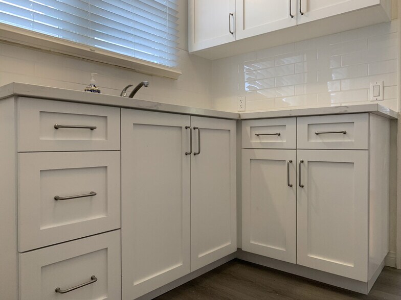 More Photos Of 1042 S Bedford St, Los Angeles Apartments For Sale