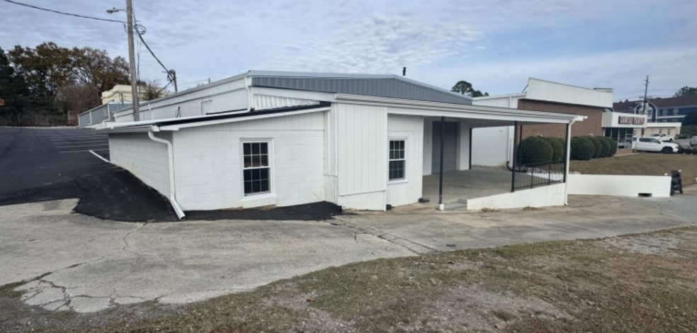 More Photos Of 106 S Bickett Blvd, Louisburg Distribution For Lease