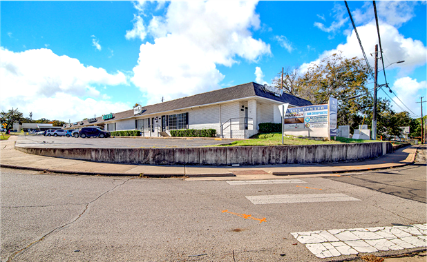 More Photos Of 1012 N Davis Dr, Arlington Storefront For Lease