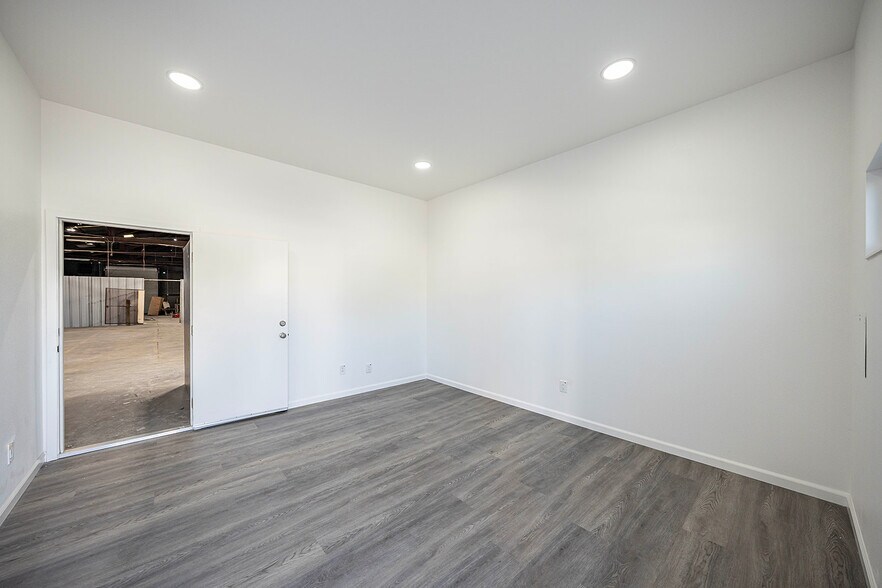 More Photos Of 6104-6112 Ferguson Dr, Commerce Warehouse For Sale