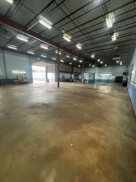 More Photos Of 5727 S Park Ave, Hamburg Warehouse For Sale