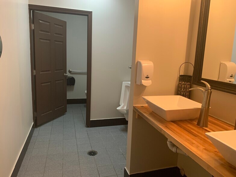 More Photos Of 48 School St, Lincoln Restaurant For Sale