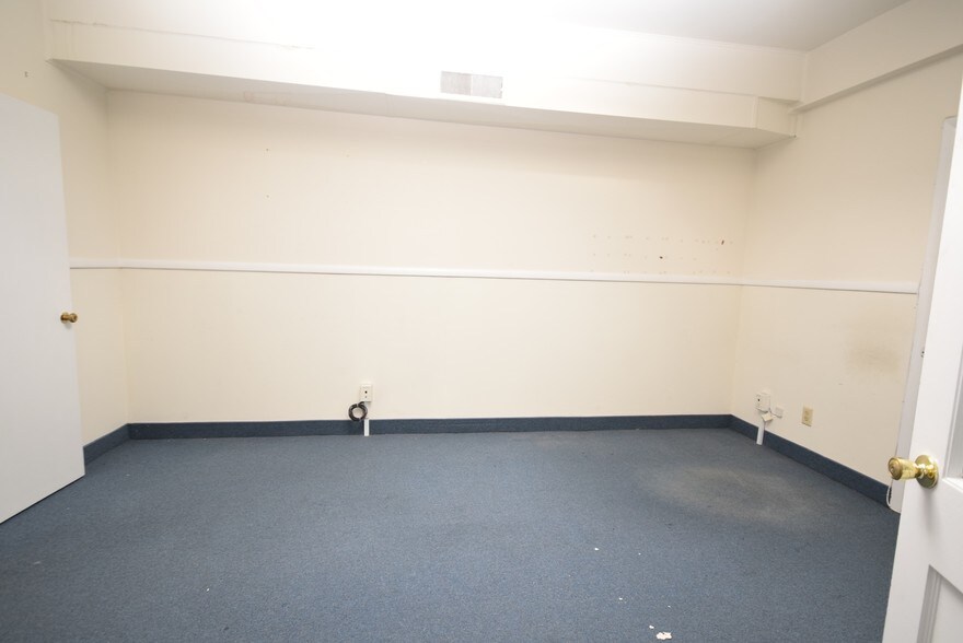 More Photos Of 108 W Jefferson St, Falls Church Warehouse For Lease